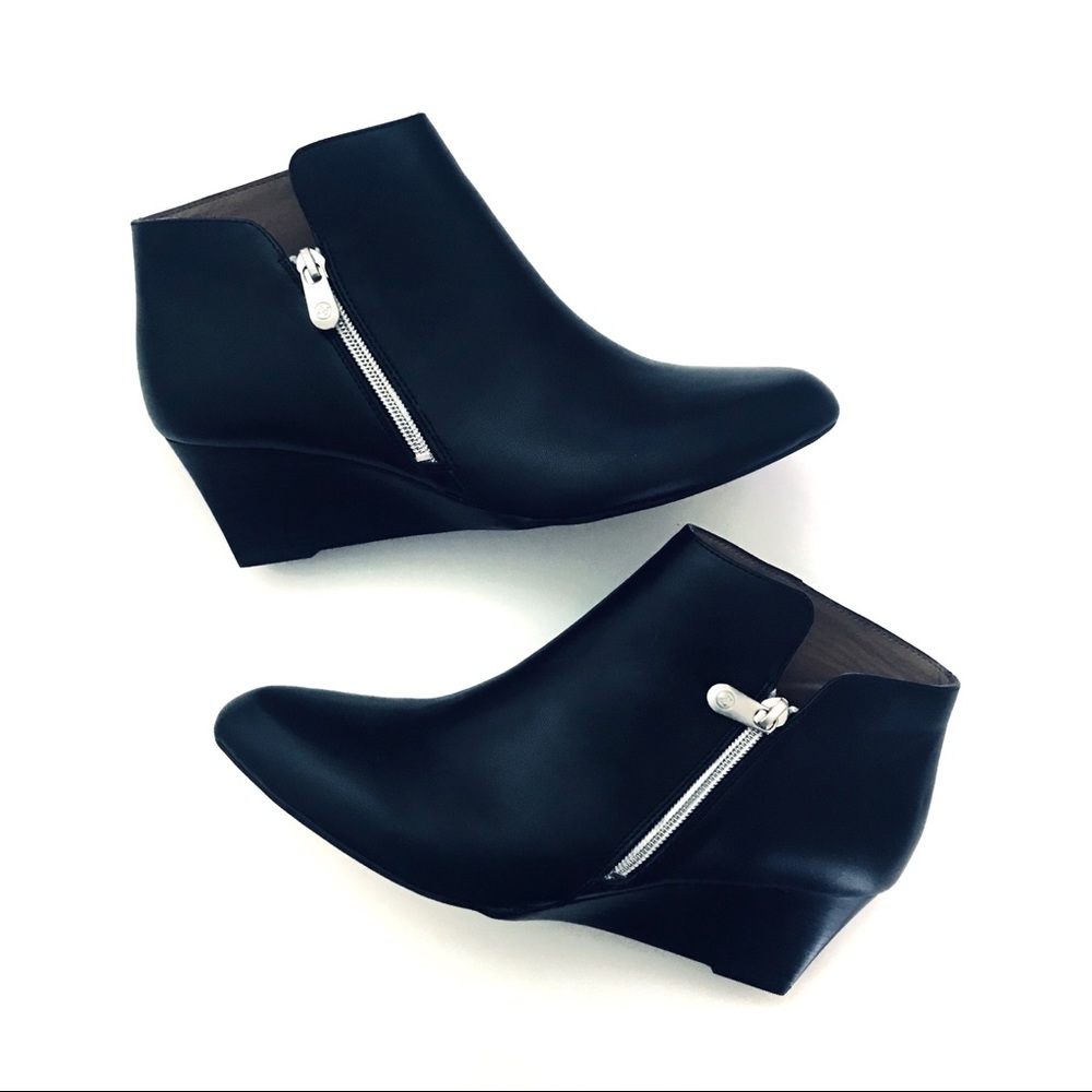 Adrienne Vittadini Black Booties